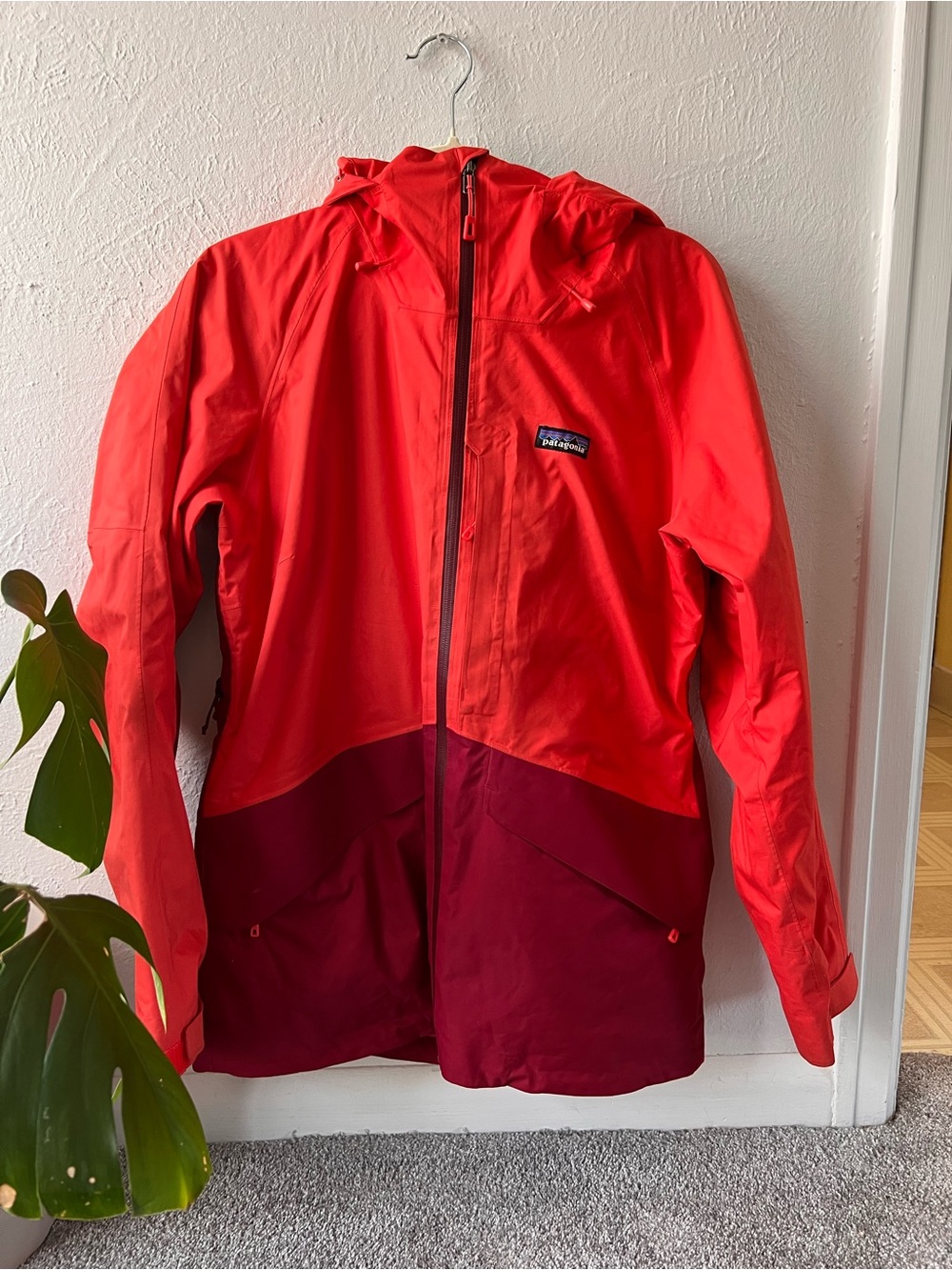 Patagonia Untracked Red and Maroon Insulated Ski/Snow Jacket